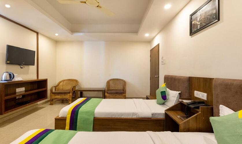 Swagatam Inn, 5 Minutes Walk From Guwahati Railway Station Exteriör bild